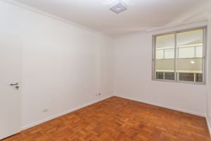 Image 21 - 869417