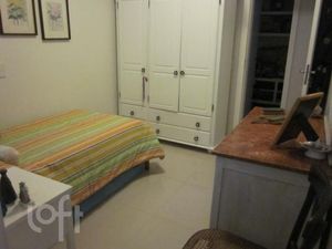 Image 10 - 869437