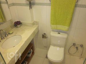Image 12 - 869437