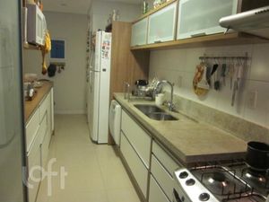 Image 22 - 869437