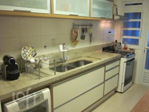 Image 23 - 869437