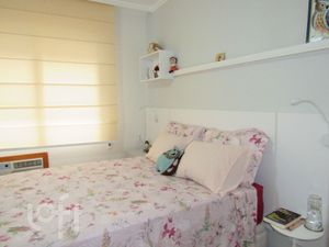Image 9 - 869446