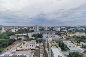 Image 17 - 869501