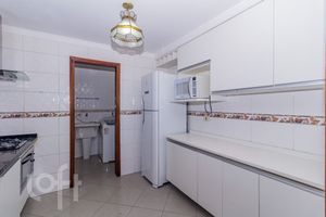 Image 17 - 869503