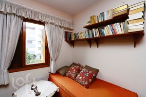 Image 11 - 869527