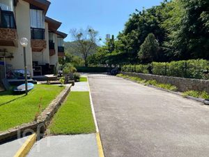 Image 3 - 869535