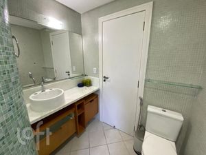 Image 19 - 869535