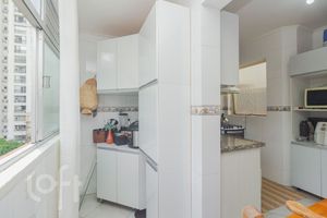 Image 22 - 869541