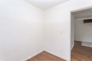 Image 11 - 869551