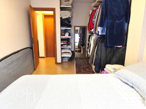 Image 17 - 869553