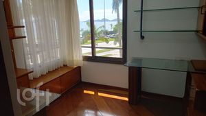 Image 14 - 869567