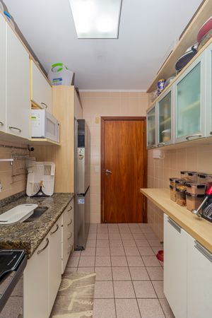 Image 25 - 869569