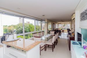 Image 10 - 869588