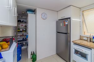 Image 35 - 869588