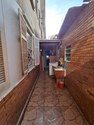 Image 21 - 869600