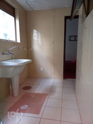 Image 19 - 869605