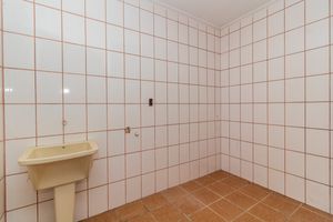 Image 6 - 869627