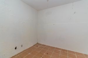 Image 8 - 869627