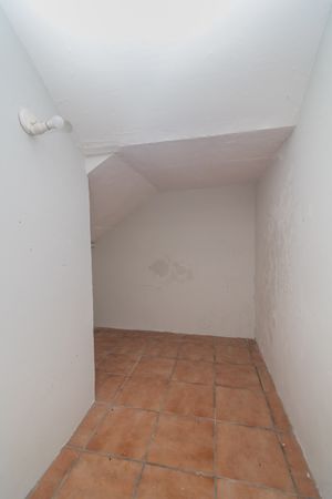 Image 12 - 869627