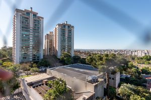 Image 13 - 869640