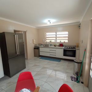 Image 10 - 869678