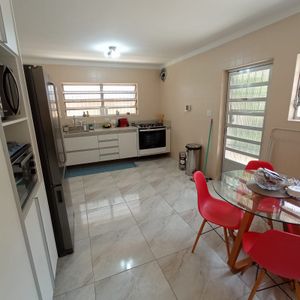 Image 8 - 869678