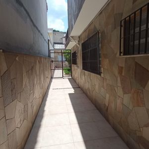 Image 21 - 869678