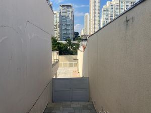 Image 25 - 869682