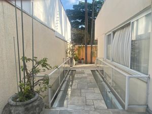 Image 10 - 869682