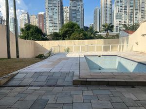 Image 22 - 869682