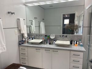 Image 8 - 869682