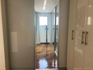 Image 9 - 869682