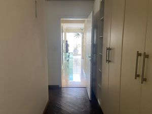 Image 34 - 869682