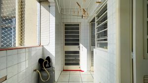 Image 21 - 869685