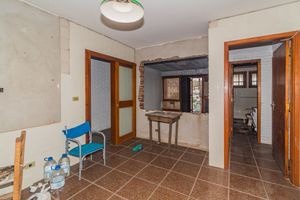 Image 12 - 869686