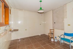 Image 15 - 869686