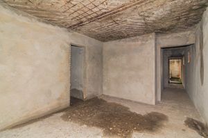 Image 29 - 869686