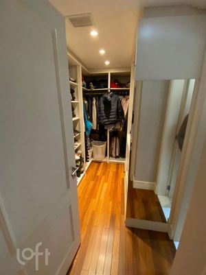 Image 8 - 869706