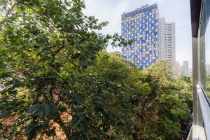 Image 6 - 869722