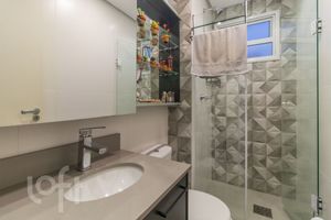Image 11 - 869734