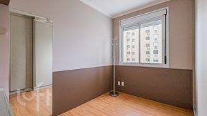 Image 18 - 869736