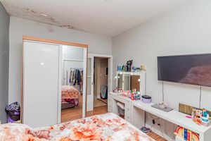 Image 19 - 869755