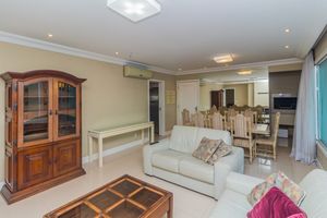 Image 6 - 869759