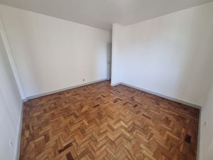 Image 1 - 869765