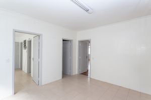 Image 11 - 869776