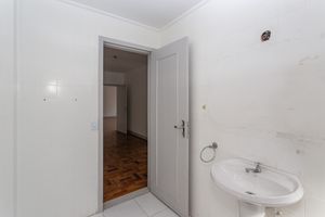 Image 13 - 869776