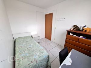 Image 17 - 869800