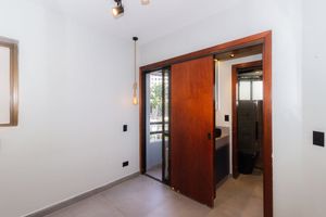 Image 9 - 869840