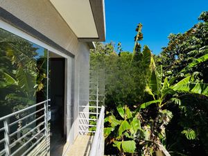 Image 10 - 869845