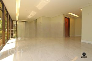 Image 17 - 869856